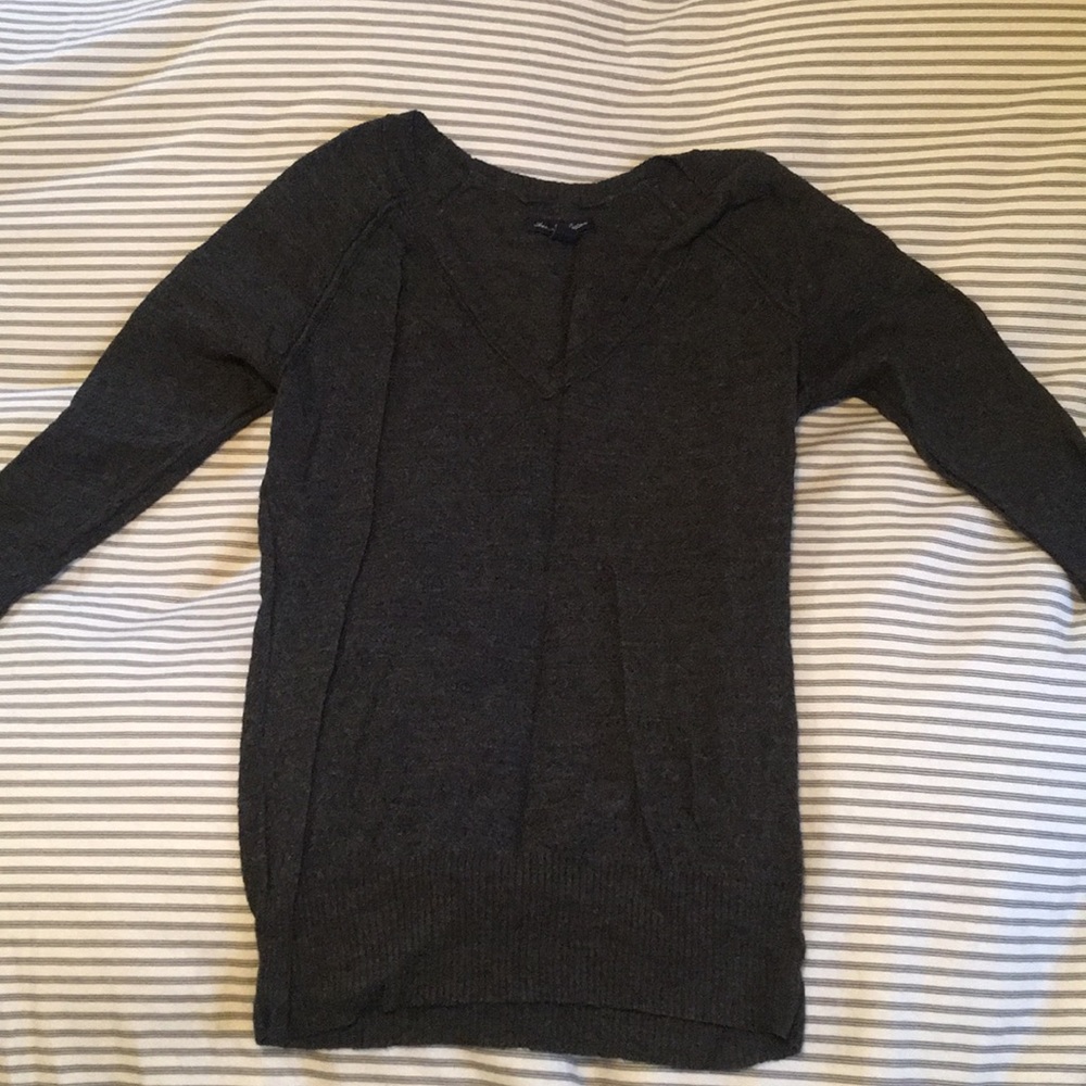 American Eagle Gray 3/4 sleeve sweater